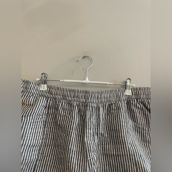 Old Navy Gray and White Striped Linen Like Shorts - Picture 2 of 4